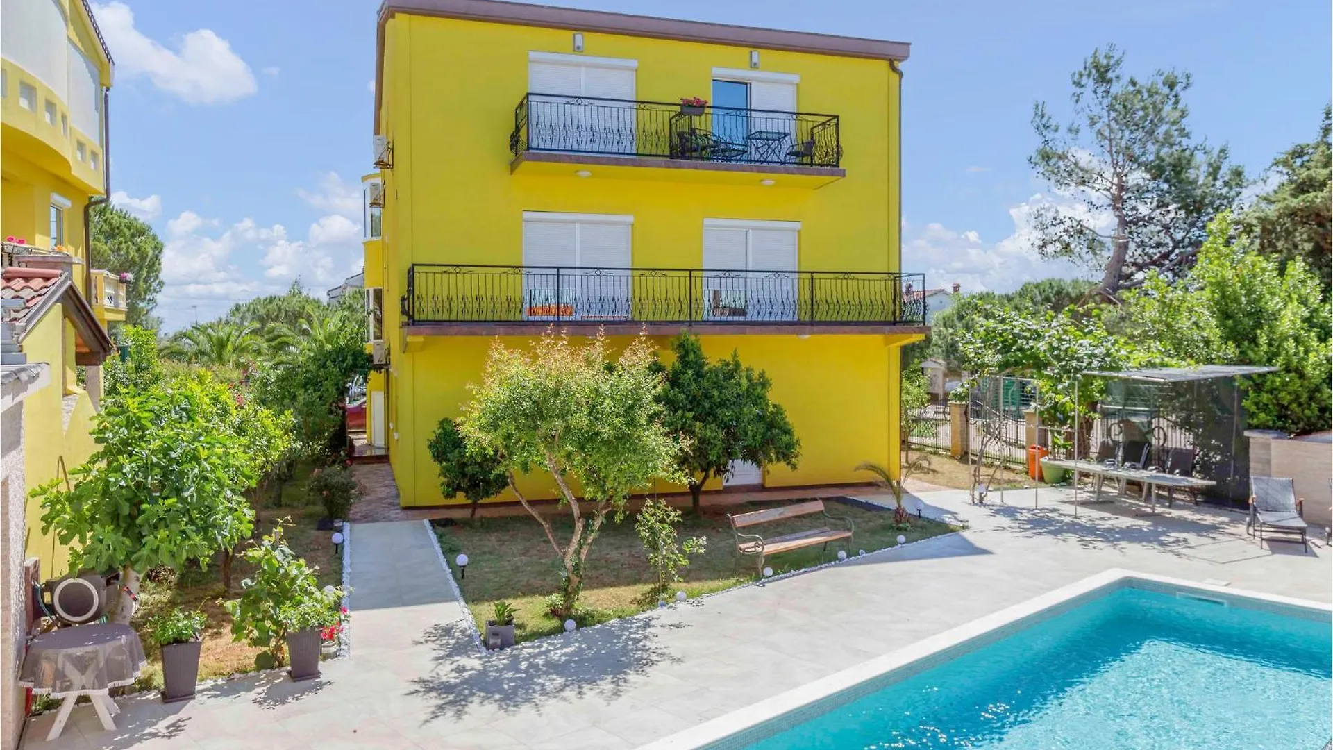 Nice Apartment In Pula With Outdoor Swimming Pool